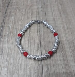 Bracciale artigianale alluminio e pietre rosse